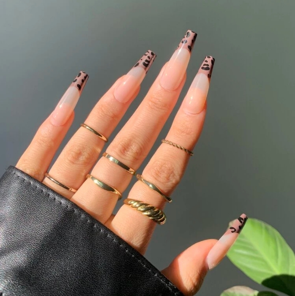 New! 24 piece press on nails!